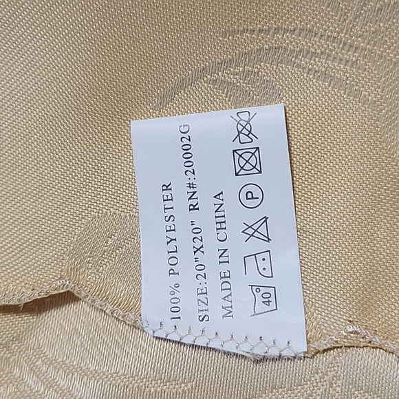 Four 100% Polyester Placemats - Picture 10 of 12